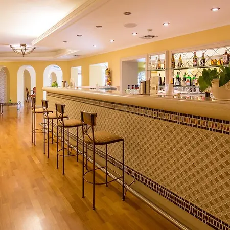 佩特里奥锡耶纳美居水疗酒店